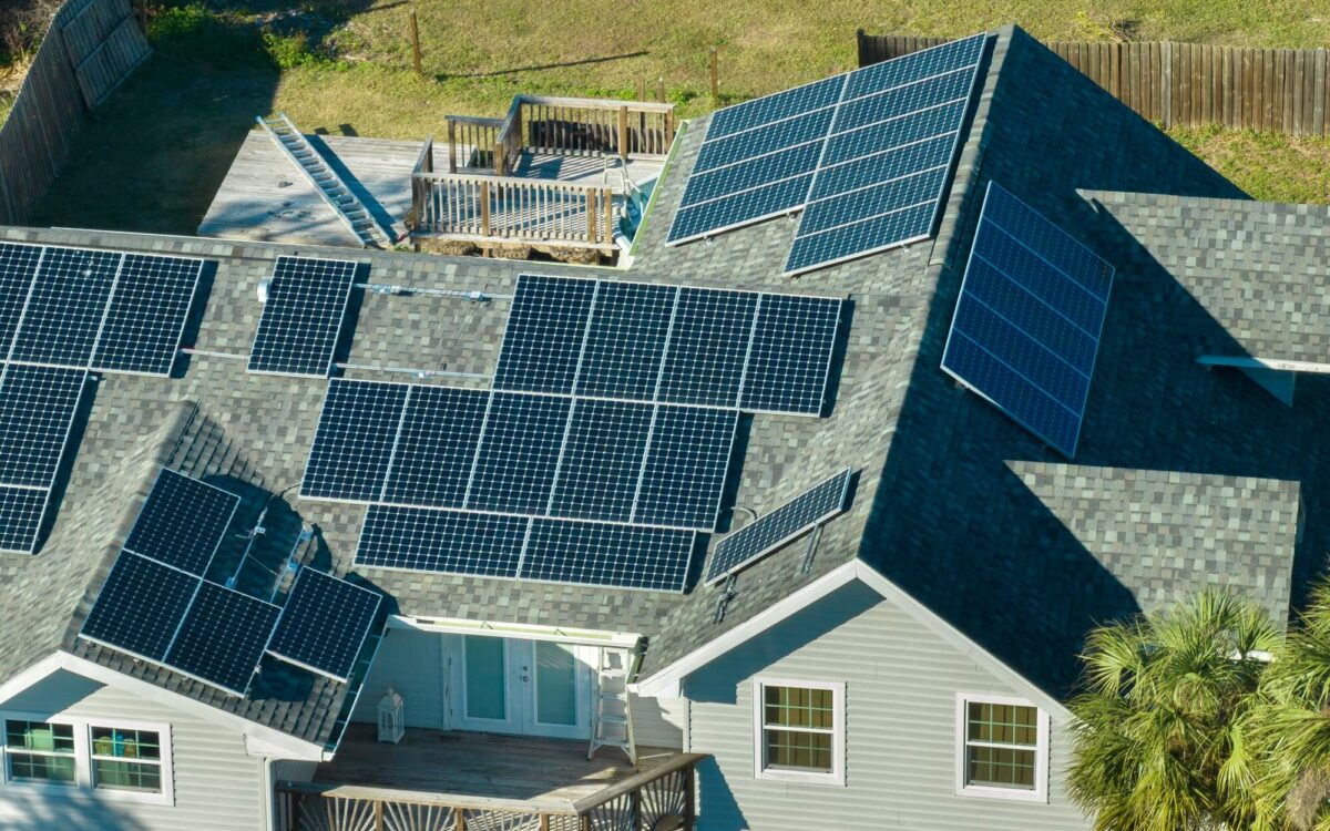 Câte panouri fotovoltaice îți trebuie pentru un consum de 500 kWh pe lună